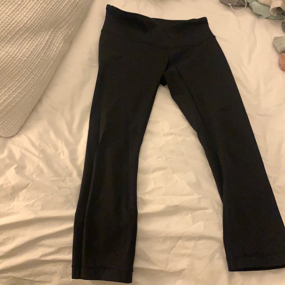 black crop lulu leggings